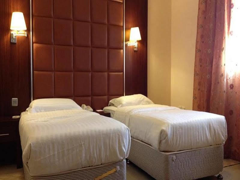 Rainbow Hotel Дубай Экстерьер фото